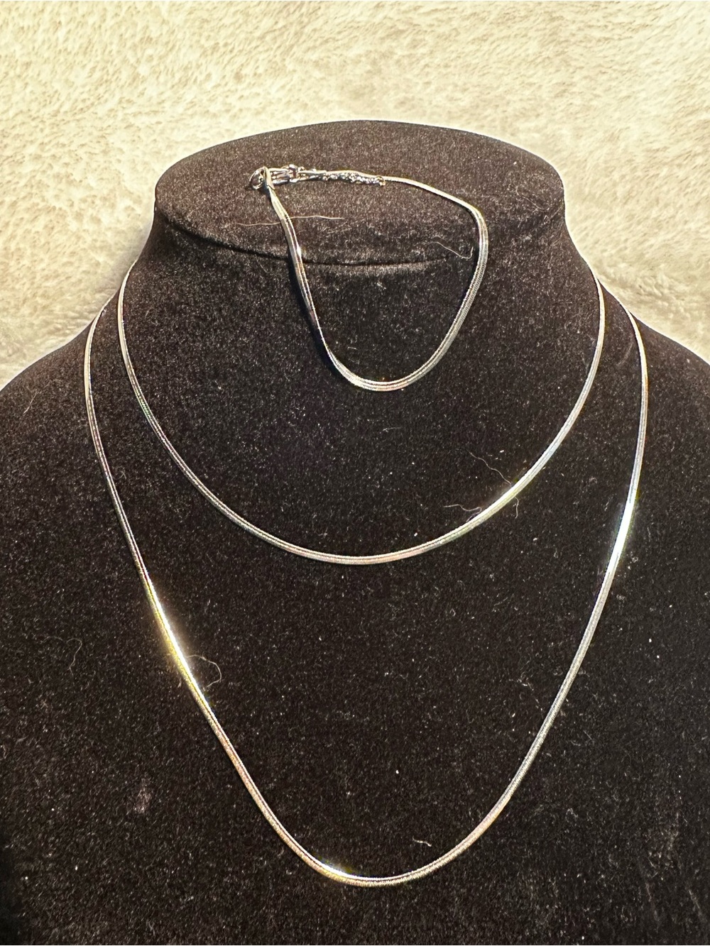 Silver tone Herringbone chain set. New without tag